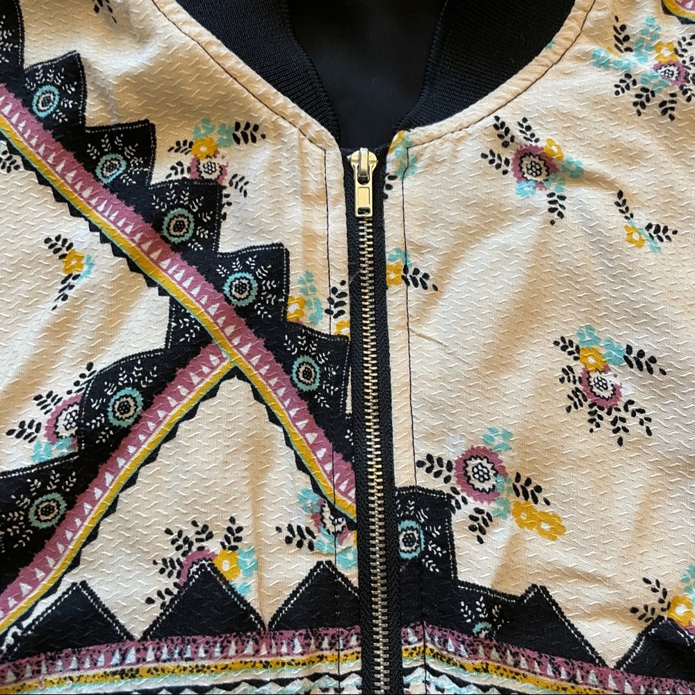 Patterned Jacket - Picture 4 of 11